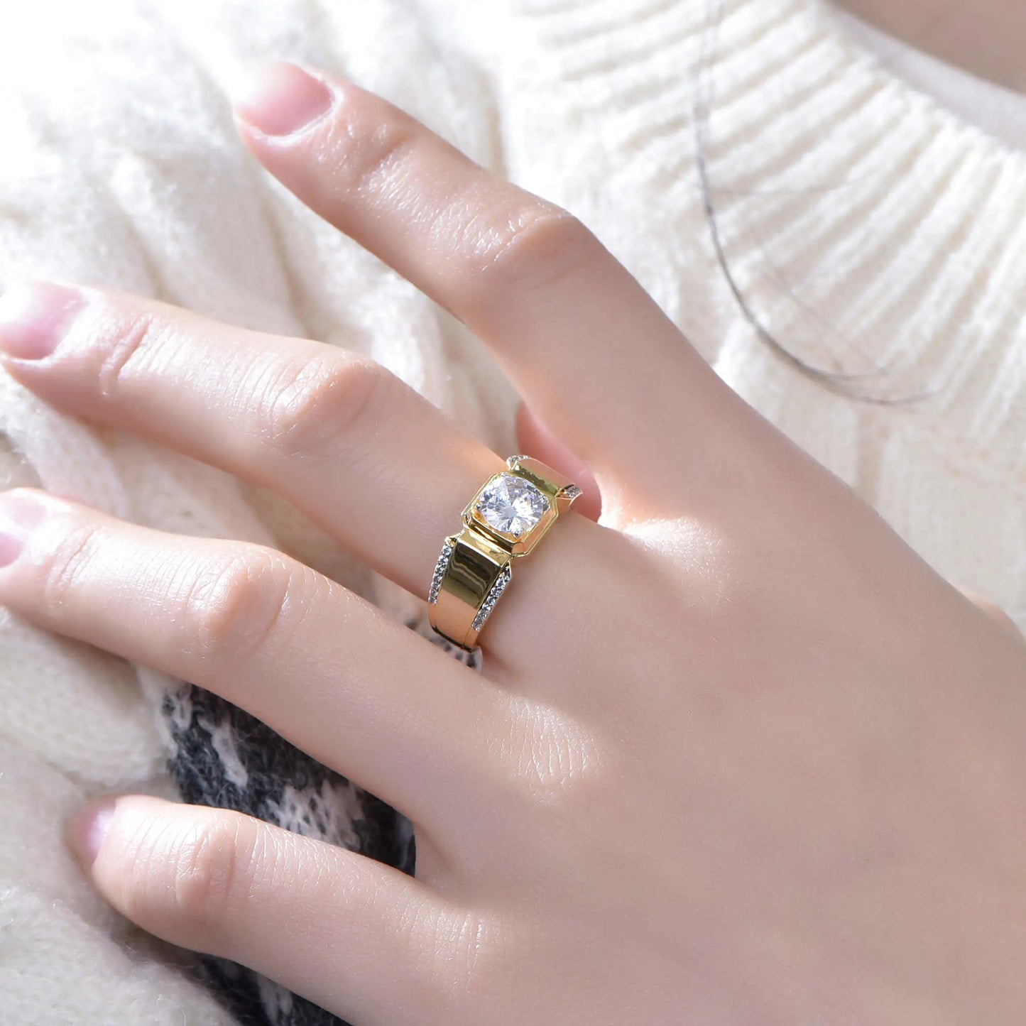 Wholesale Round Cut CZ Unique Solitaire Engagement Rings for Women