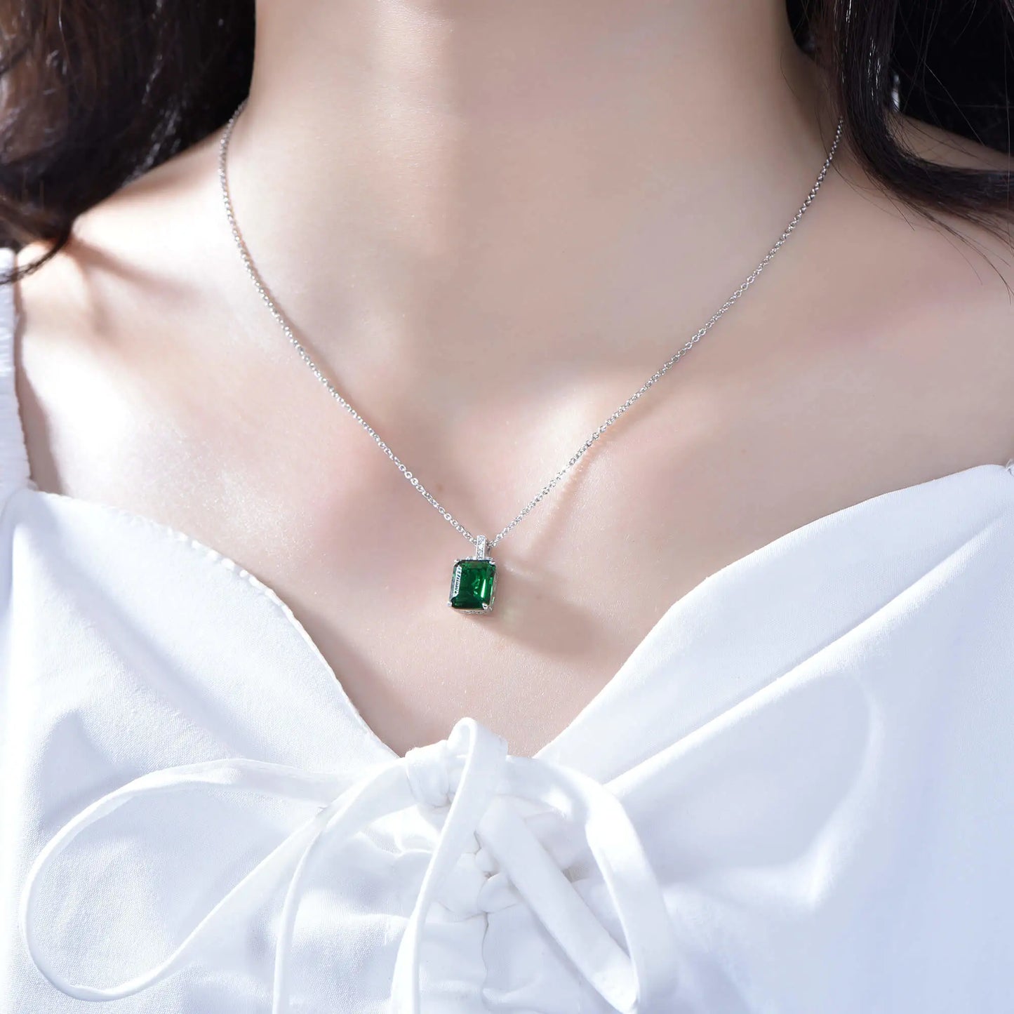 Wholesale Silver Solitaire Lab Grown Emerald Pendant for Women
