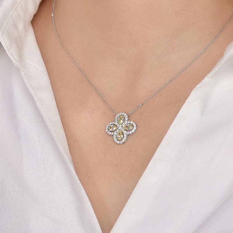 Snowflake Diamond Necklace Clover flower Pendant Fashion Accessories Pendant Simple Clavicle Chain Necklace Kirin Jewelry