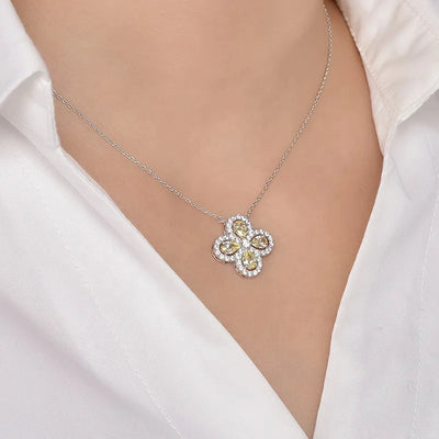 Snowflake Diamond Necklace Clover flower Pendant Fashion Accessories Pendant Simple Clavicle Chain Necklace Kirin Jewelry