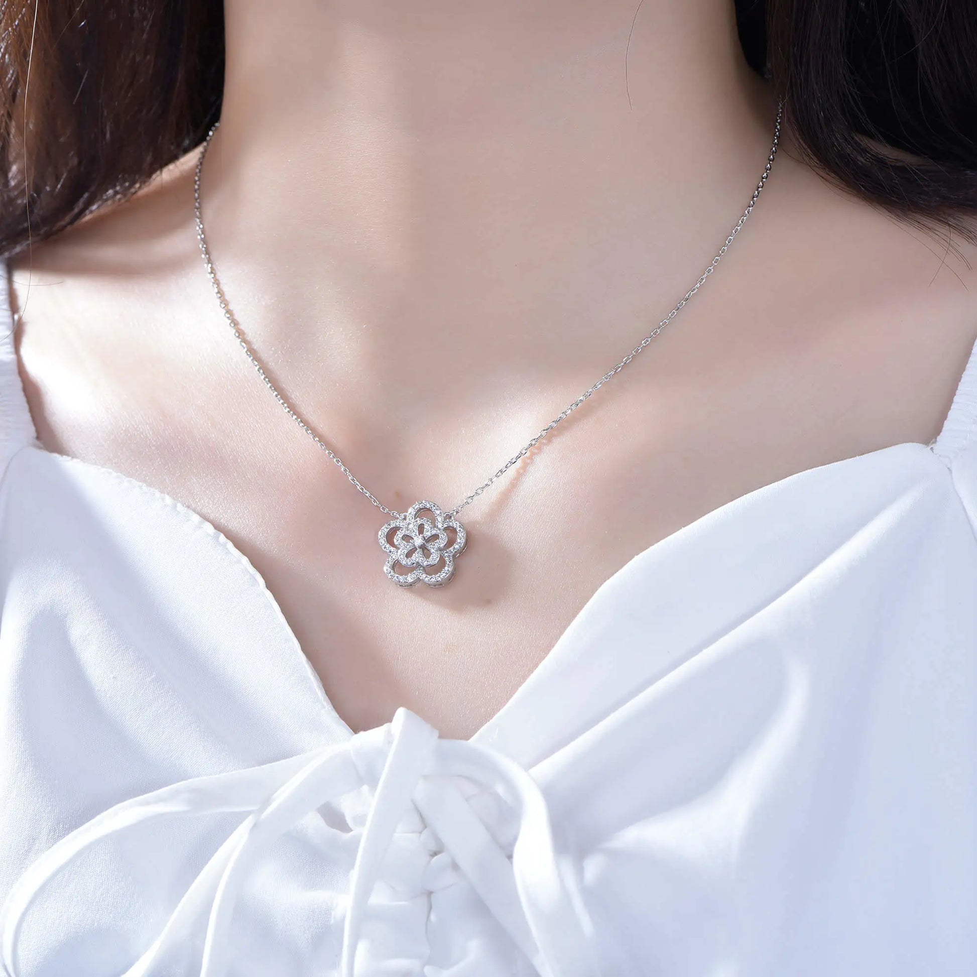 Wholesale Hollow Out Collarbone Chain Plumeria Flower Pendant​ for Woemn