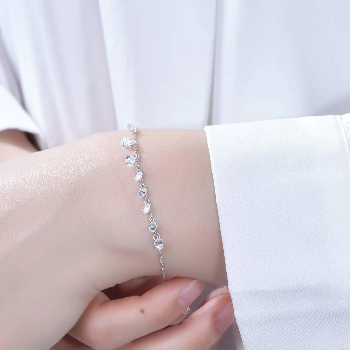 Wholesale Silver CZ Dangling Solitaire Simple Chain Bracelet for Women